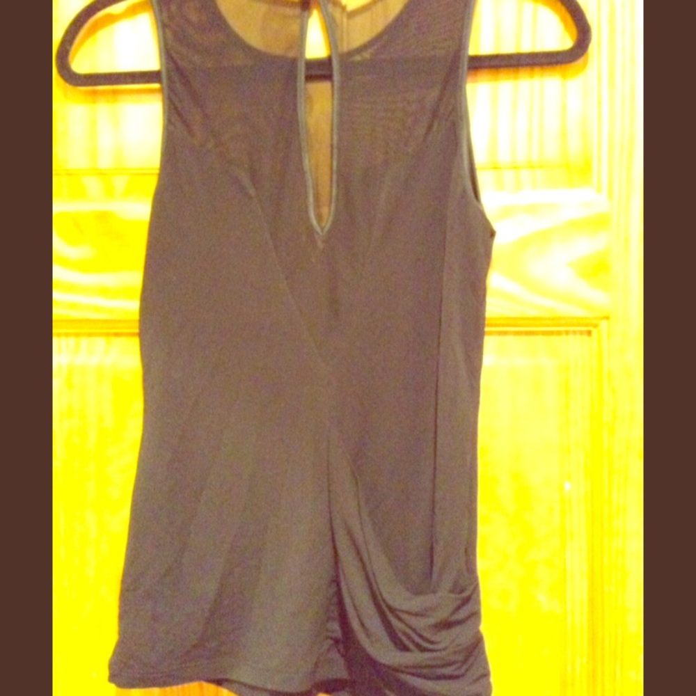 🔊SALE 🔊Sheer V-neck sleeveless blouse